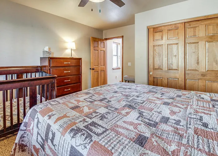 Close To Golf & Hiking: Show Family Holiday home