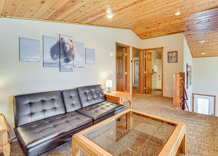 Close To Golf & Hiking: Show Family Holiday home