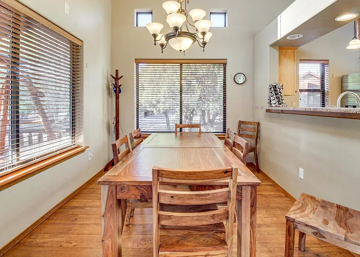 Close To Golf & Hiking: Show Family Holiday home